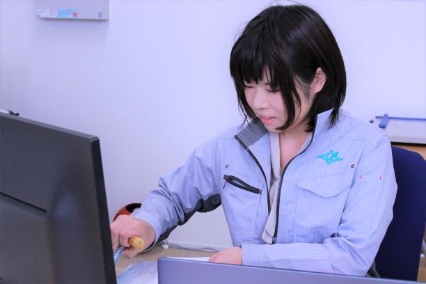先輩社員M