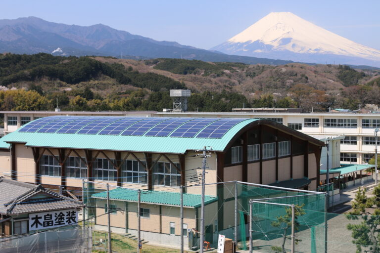 裾野市立西小学校 体育館 屋根・太陽光発電